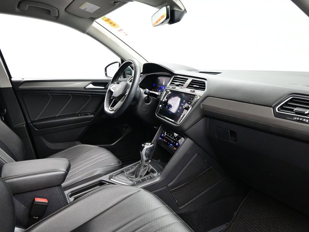Used 2022 Volkswagen Tiguan SE image 10