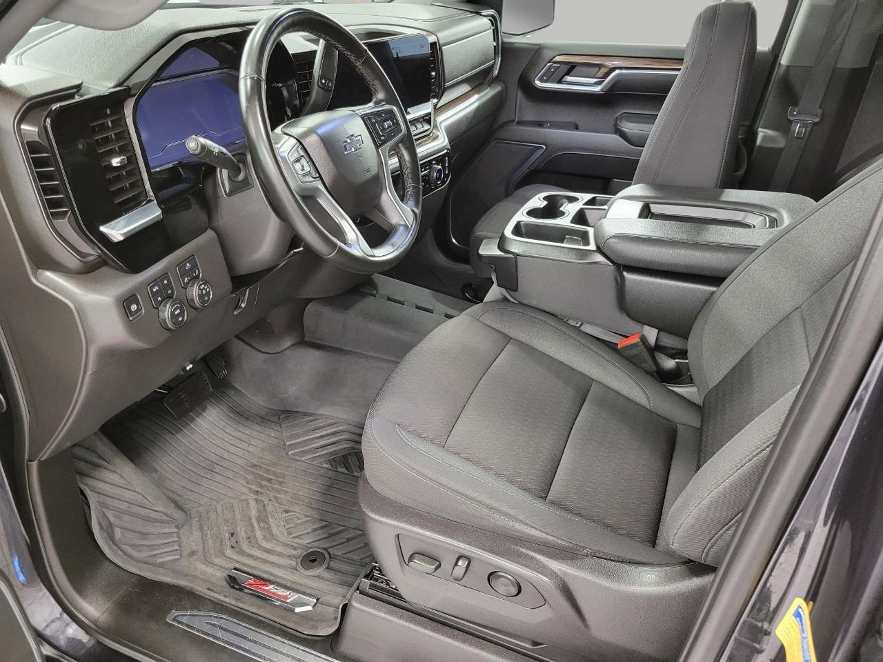 Used 2024 Chevrolet Silverado 1500 RST image 9