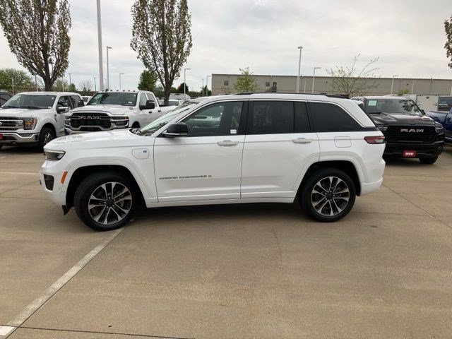 Certified 2022 Jeep Grand Cherokee Overland w/ Advanced Protech Group III AWD/4WD image 5