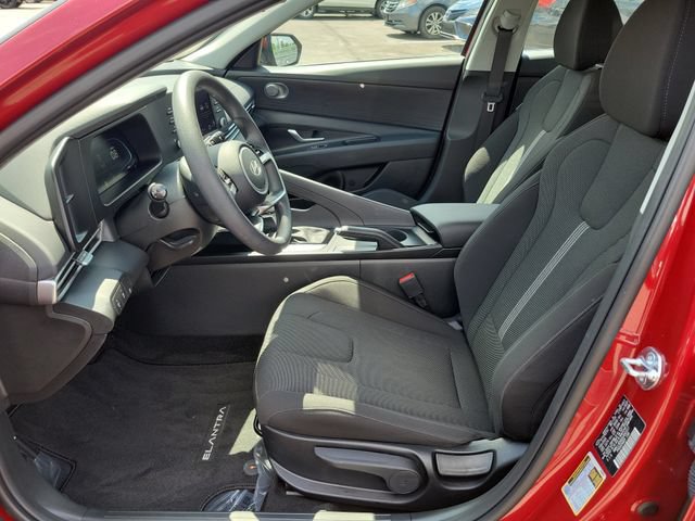 Certified 2025 Hyundai Elantra SE FWD image 12