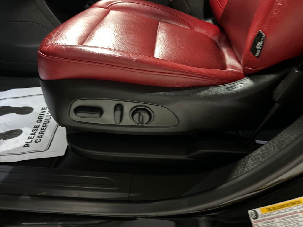 Used 2023 GMC Acadia SLE w/ Driver Convenience Package FWD image 13