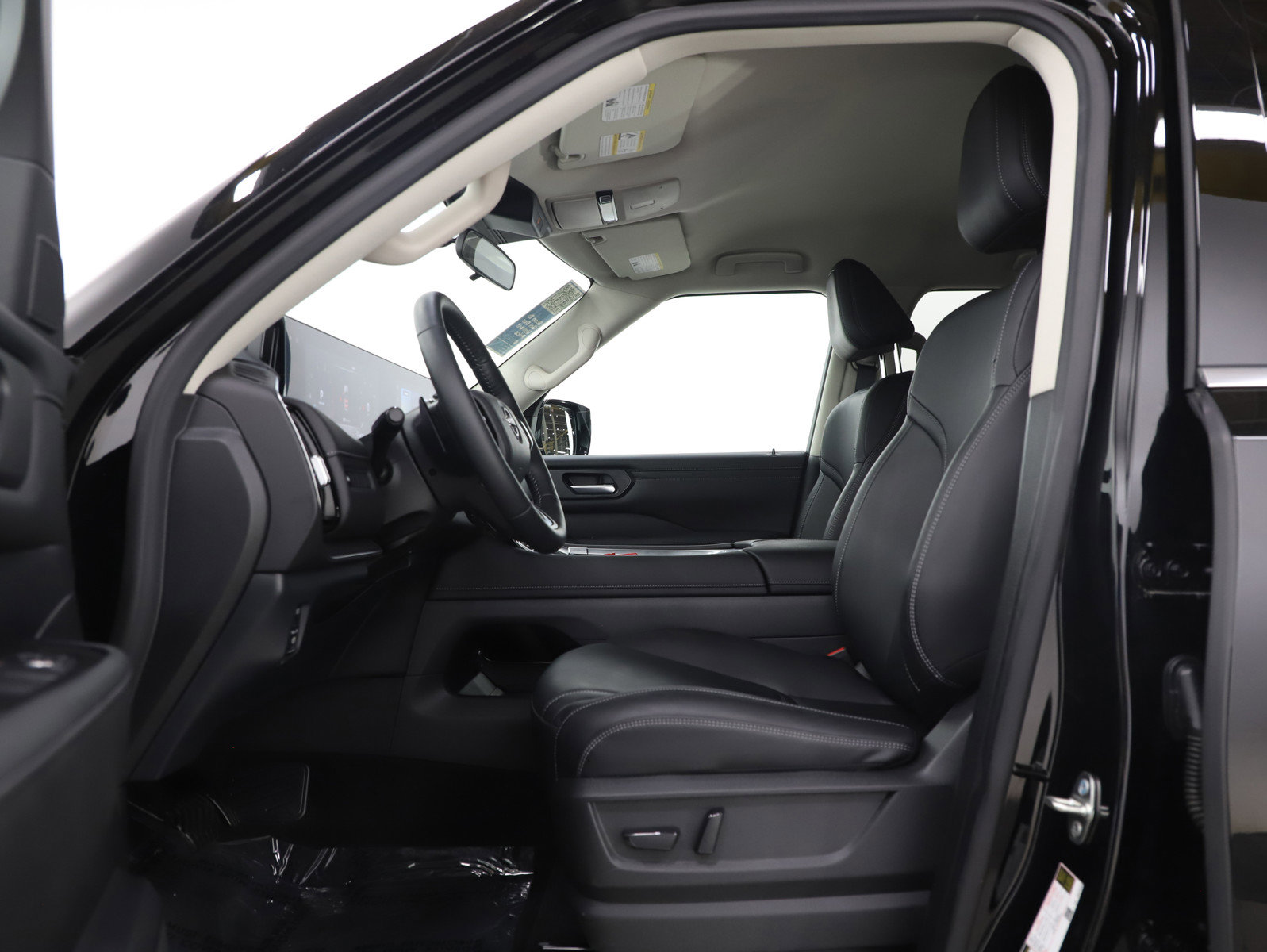 Used 2025 Nissan Armada SV image 23