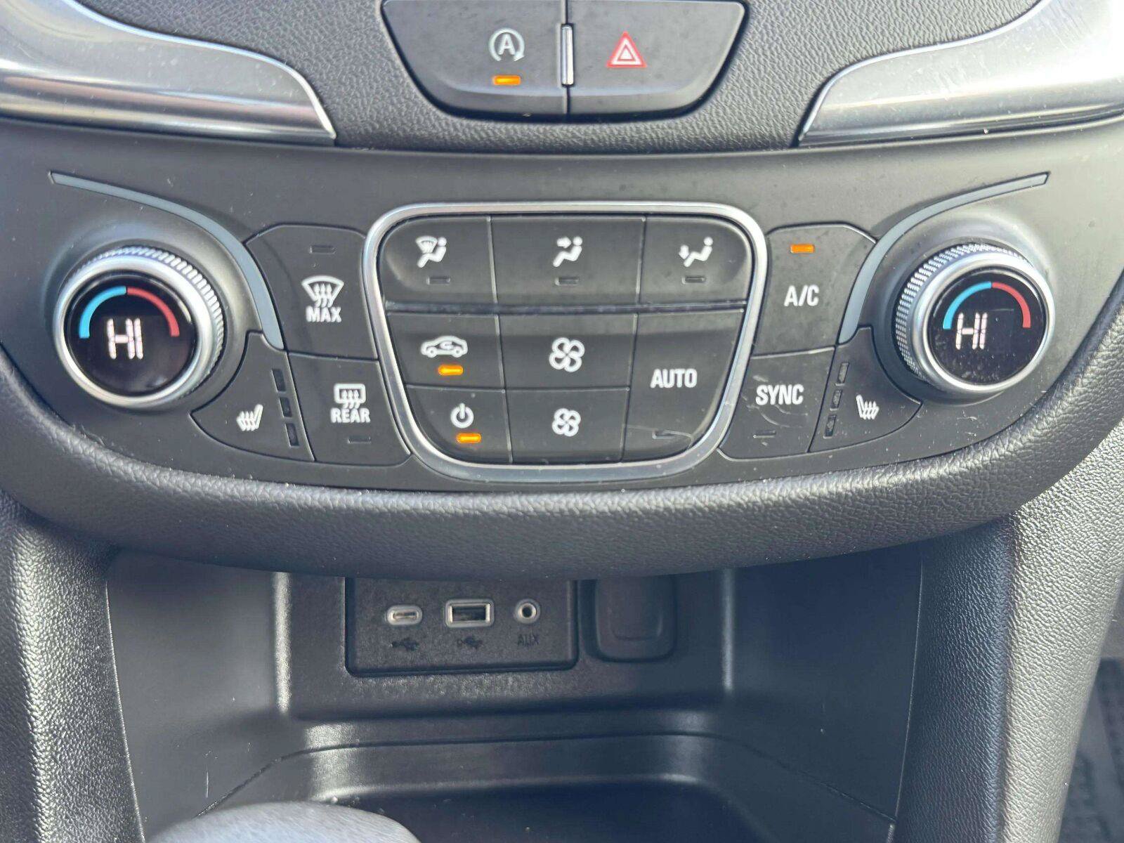 Used 2023 Chevrolet Equinox LT FWD image 27