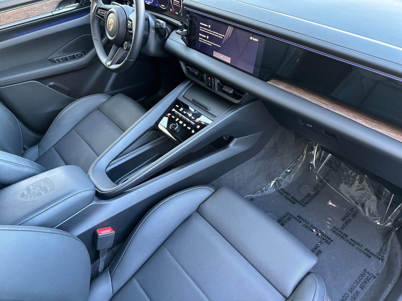 Used 2025 Porsche Macan 4 Electric image 18