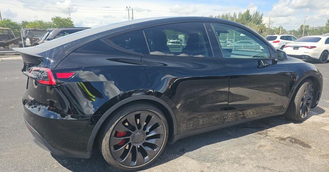 Used 2023 Tesla Model Y Performance AWD/4WD image 2