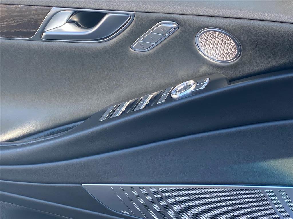 Used 2023 Genesis G80 image 16