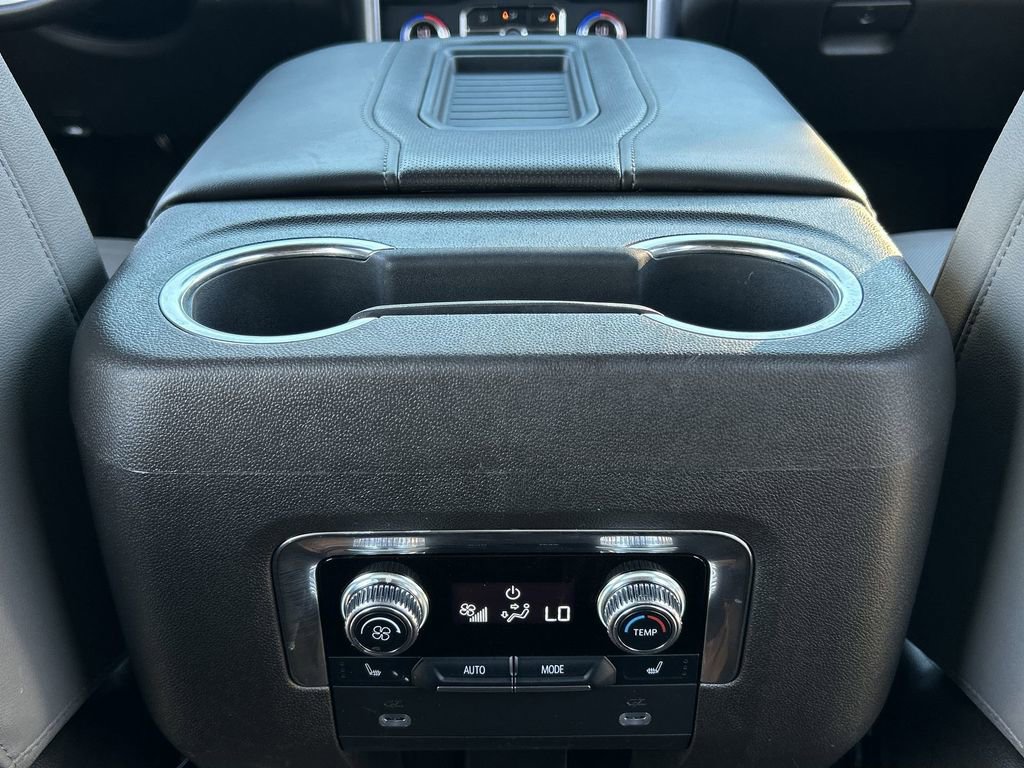 Used 2022 GMC Yukon SLT w/ SLT Premium Package image 22