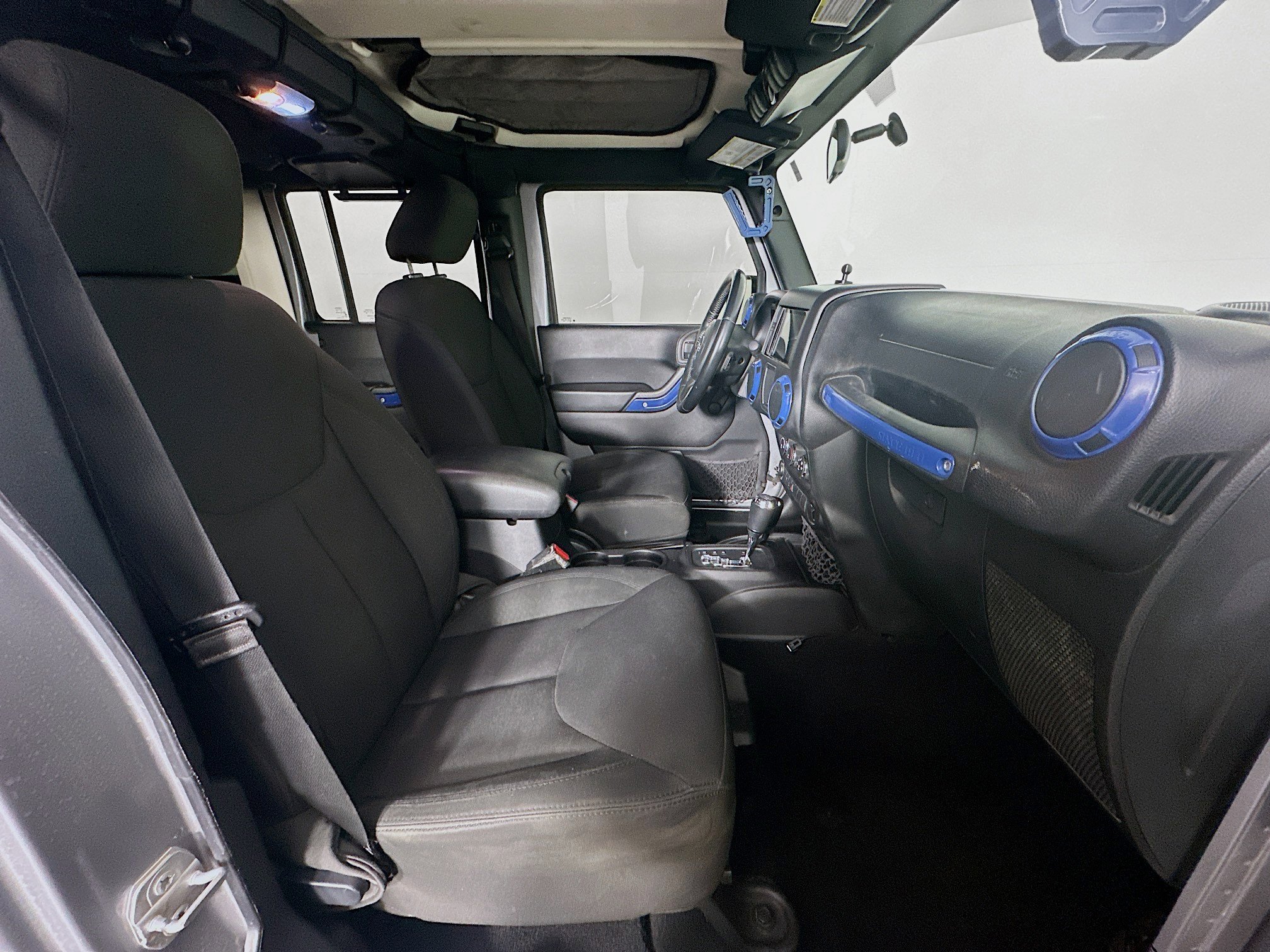 Used 2016 Jeep Wrangler Unlimited Sport w/ Connectivity Group image 27