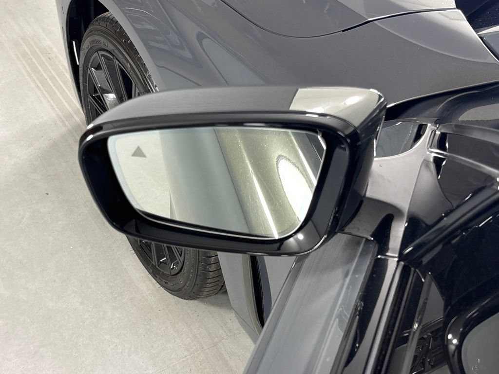 Used 2021 BMW 740i w/ M Sport Package RWD image 14
