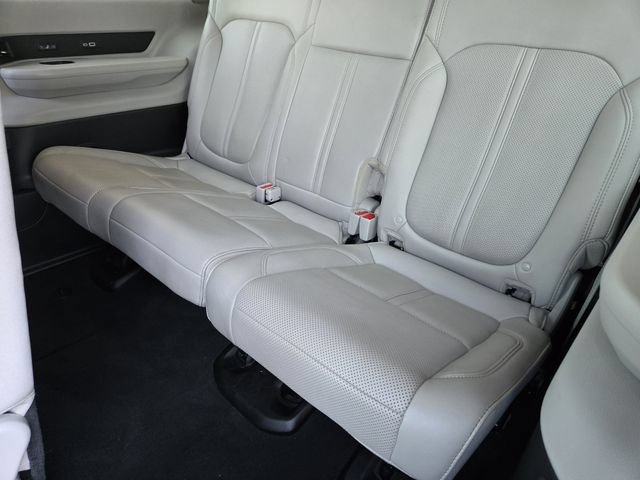 Certified 2024 Jeep Wagoneer L Series III w/ Flexible Seating Group AWD/4WD image 31