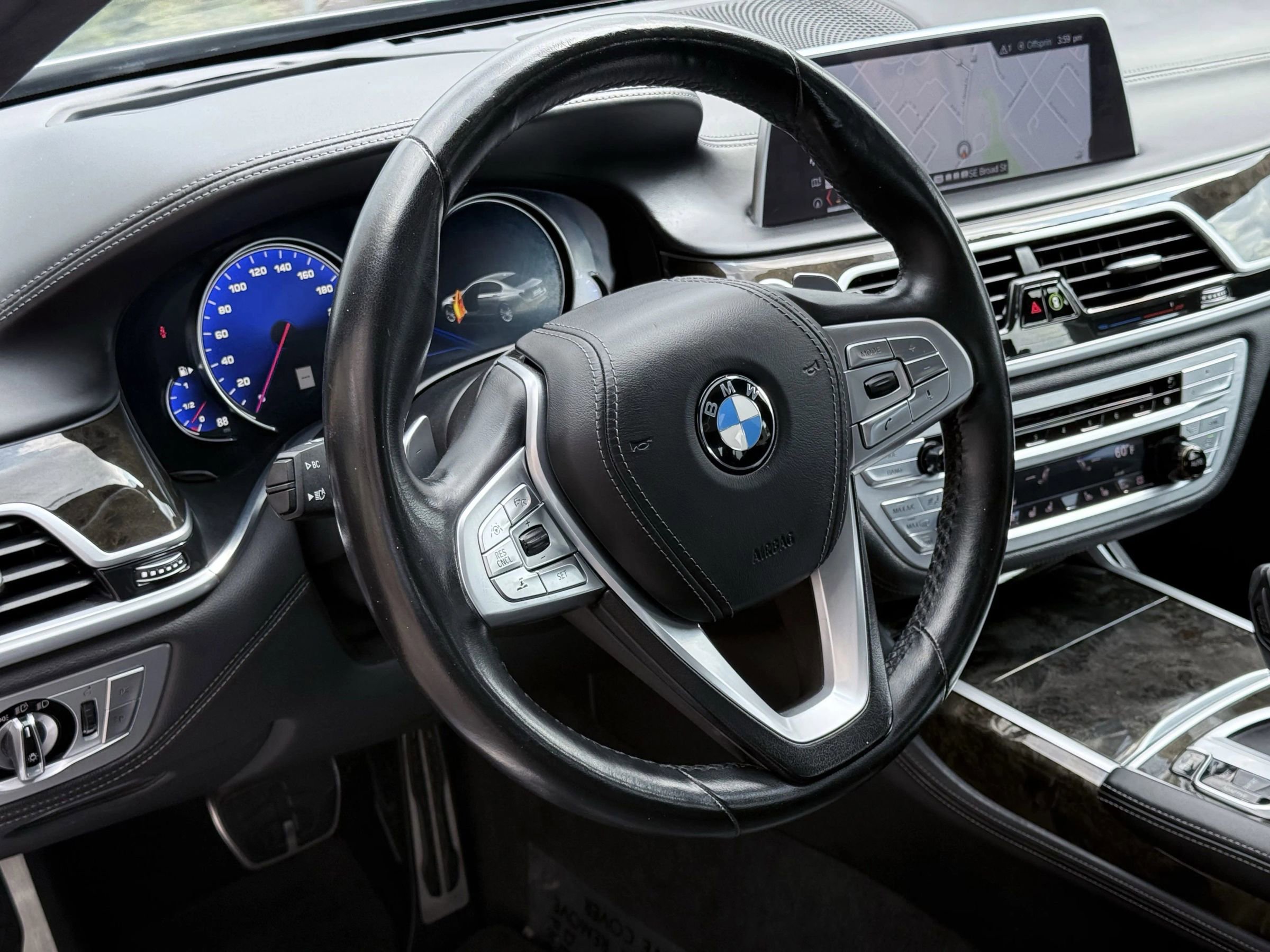 Used 2018 BMW 750i xDrive image 36