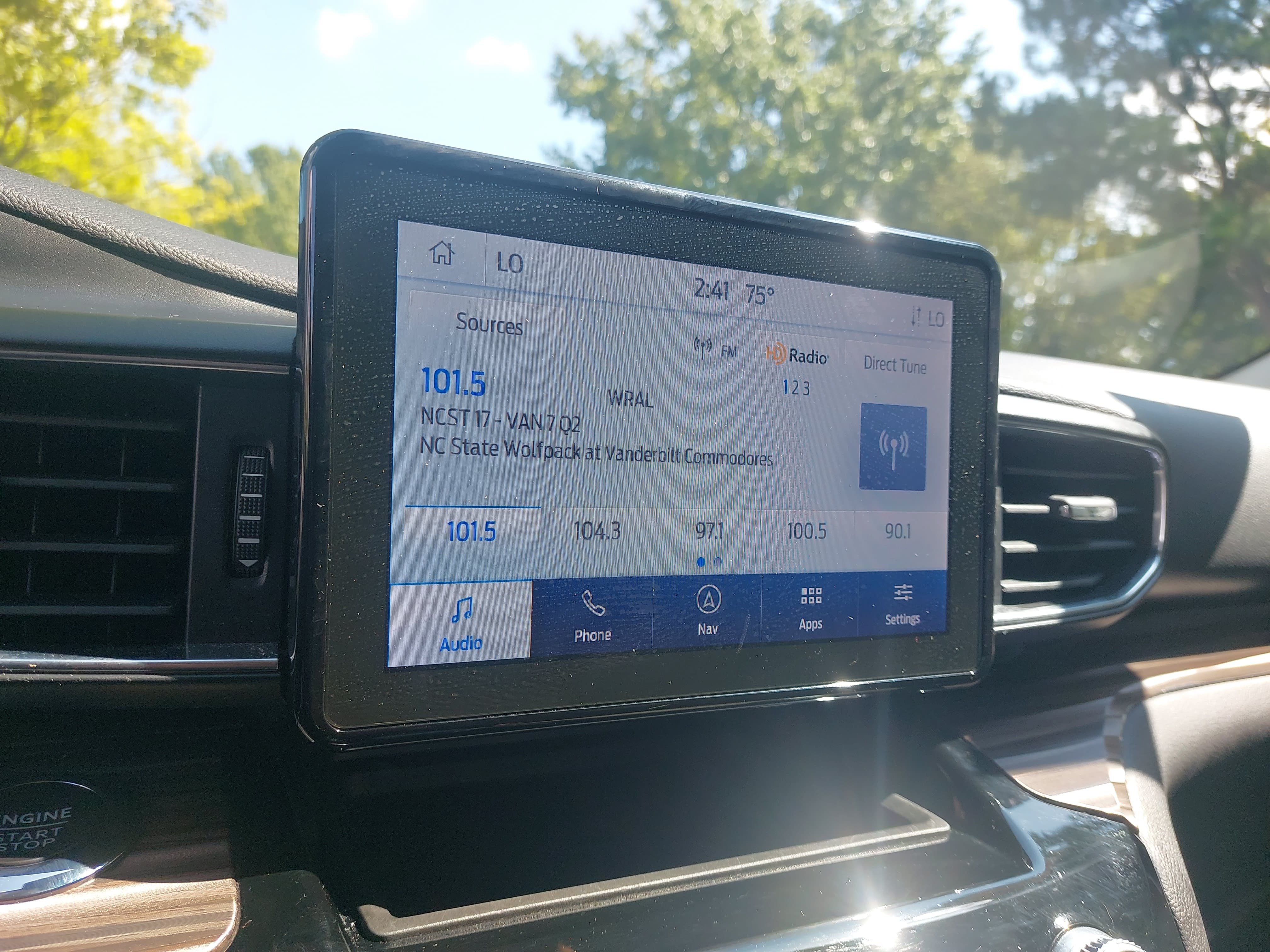 Used 2023 Ford Explorer Limited w/ Equipment Group 301A AWD/4WD image 22