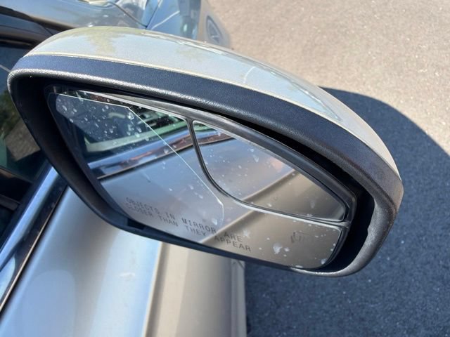 Used 2018 Ford Fusion SE w/ Fusion SE Technology Package FWD image 6