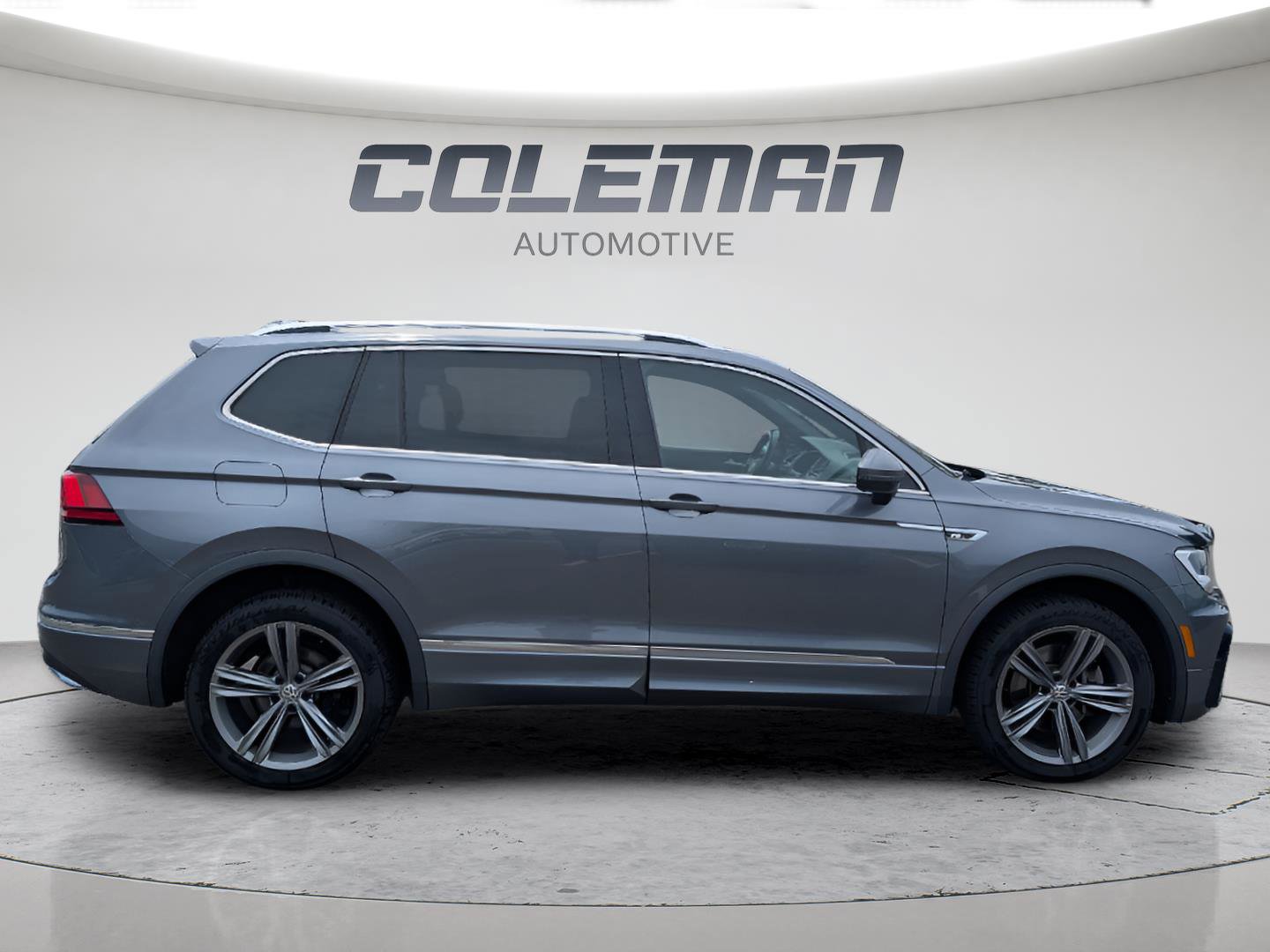 Used 2019 Volkswagen Tiguan SEL R-Line AWD/4WD image 4