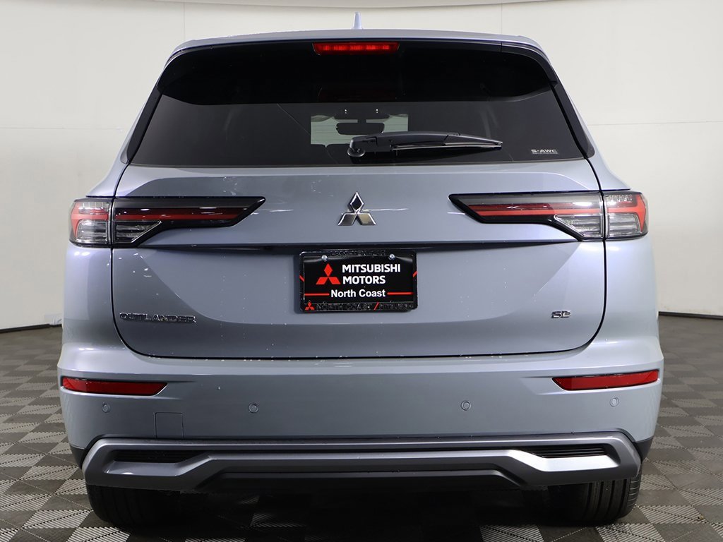 New 2025 Mitsubishi Outlander SE image 14