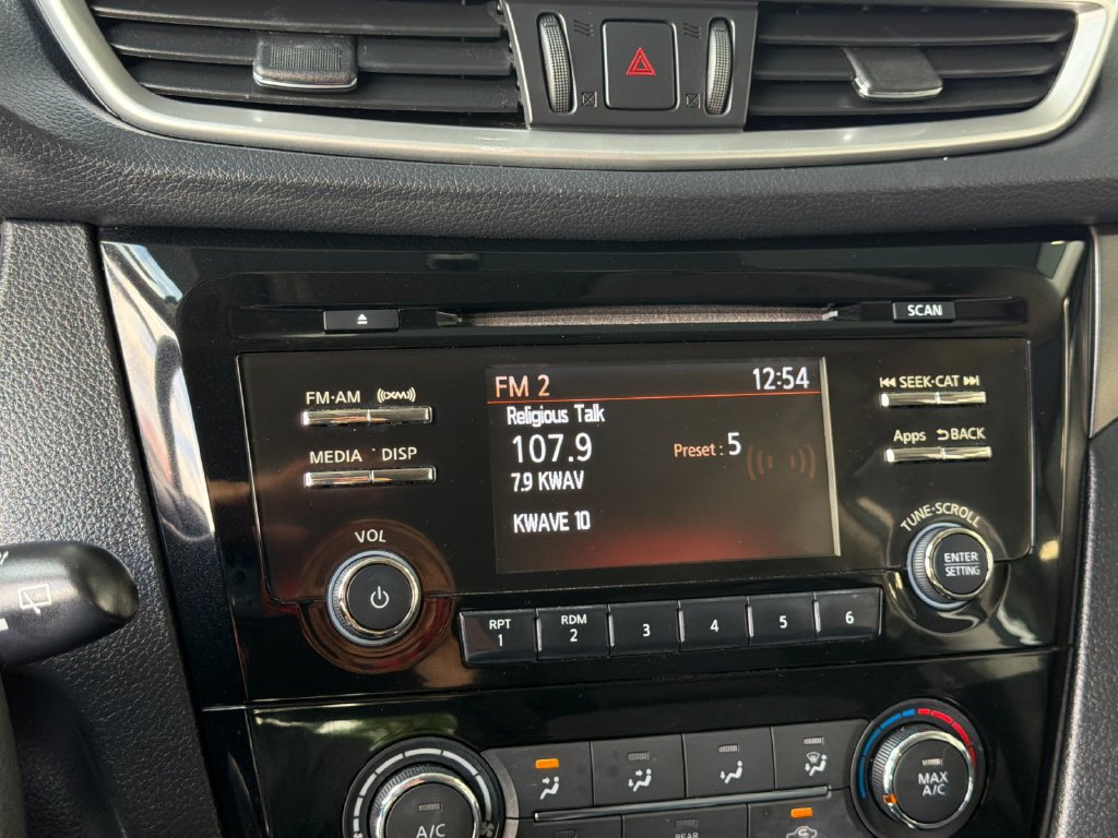Used 2016 Nissan Rogue S w/ Appearance Package FWD image 18