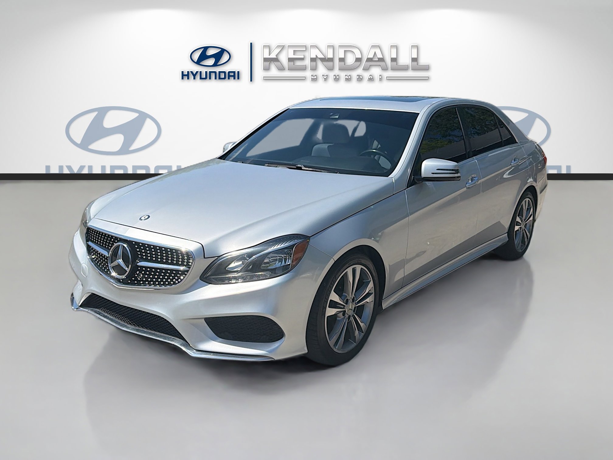Used 2016 Mercedes-Benz E 350 Sedan w/ Premium Package image 3