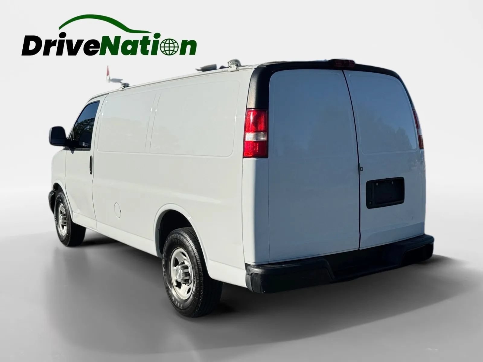 Used 2017 Chevrolet Express 2500 RWD image 7