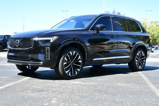 New 2026 Volvo XC90 T8 Plus w/ Protection Package AWD/4WD image 3
