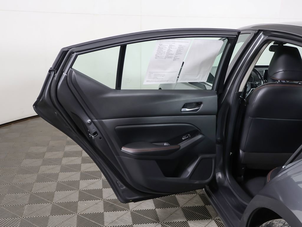 Used 2024 Nissan Altima 2.5 SR image 17