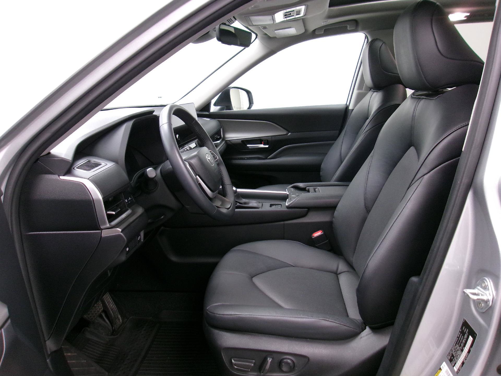 Used 2024 Toyota Grand Highlander AWD image 10