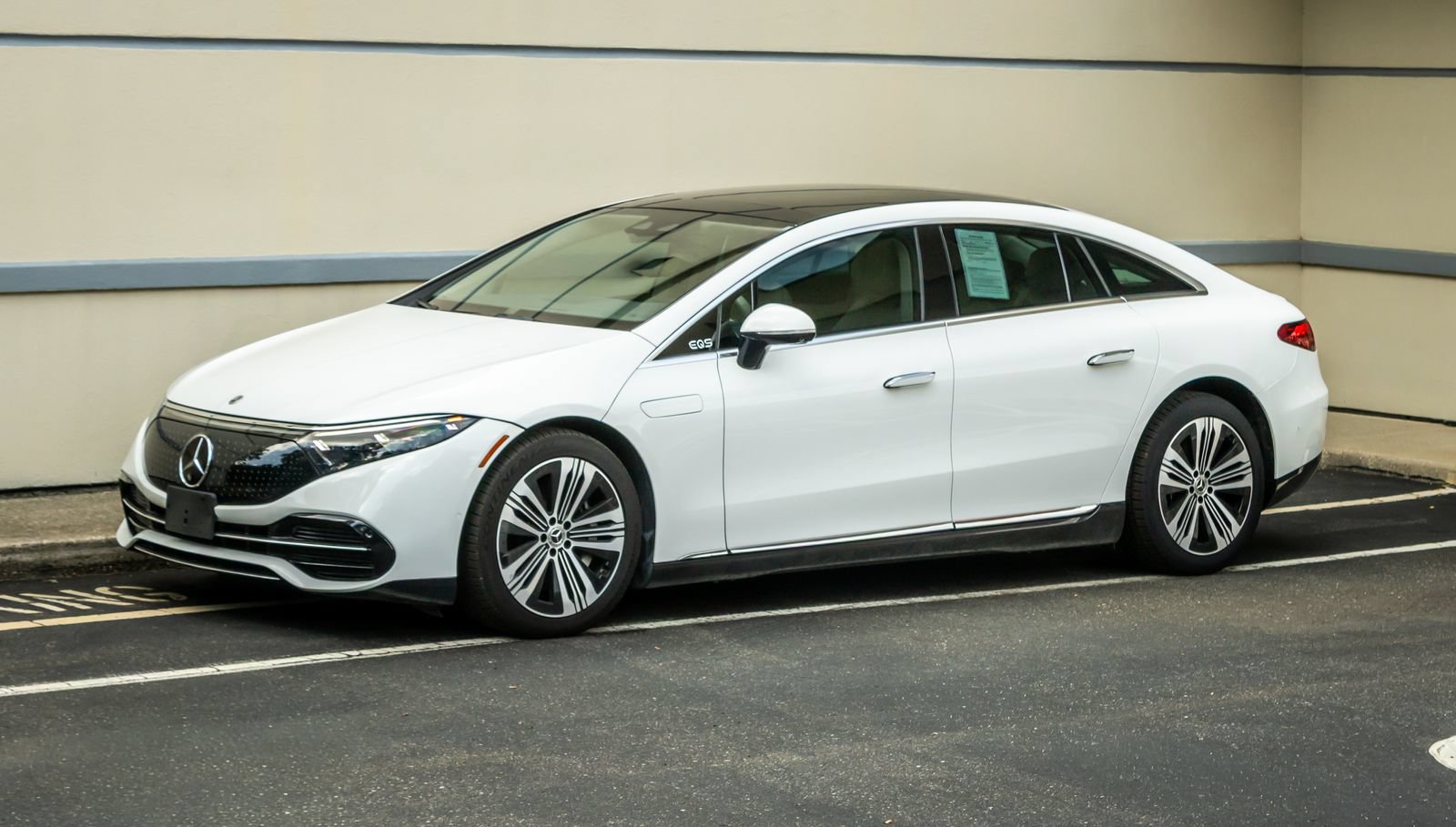 Used 2022 Mercedes-Benz EQS 450+ Sedan image 3