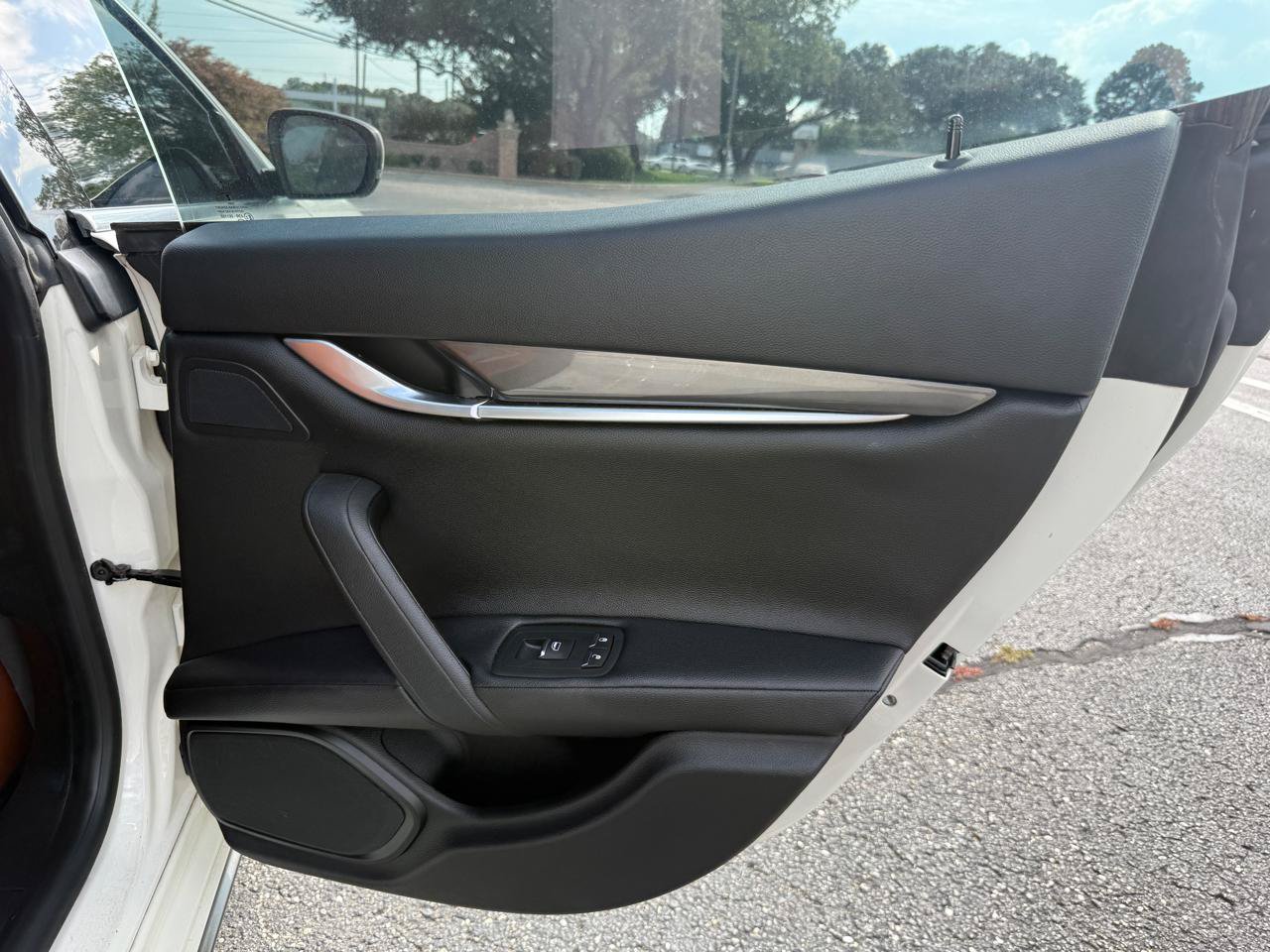 Used 2017 Maserati Ghibli RWD image 28
