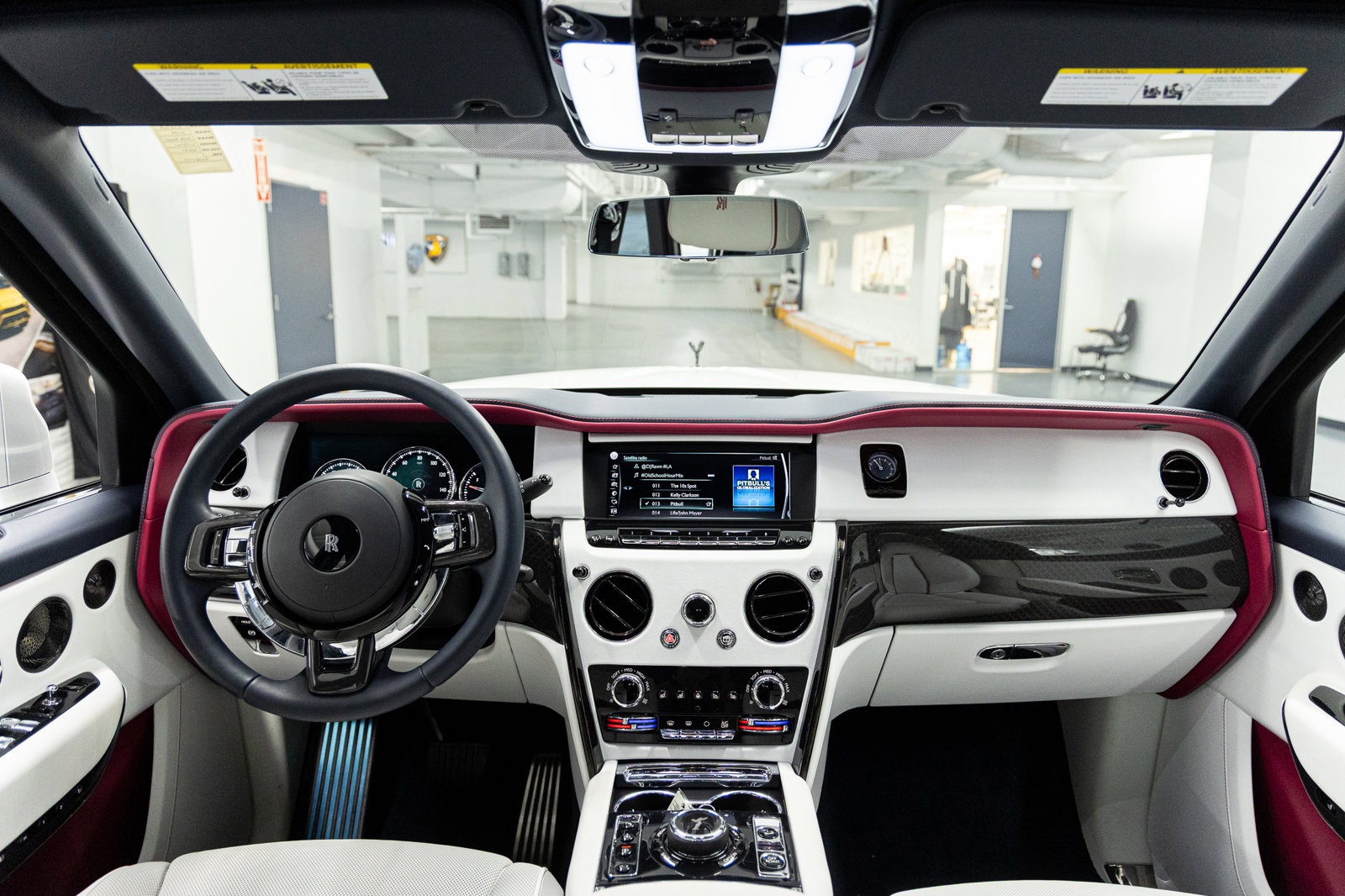 Certified 2024 Rolls-Royce Cullinan Black Badge image 31