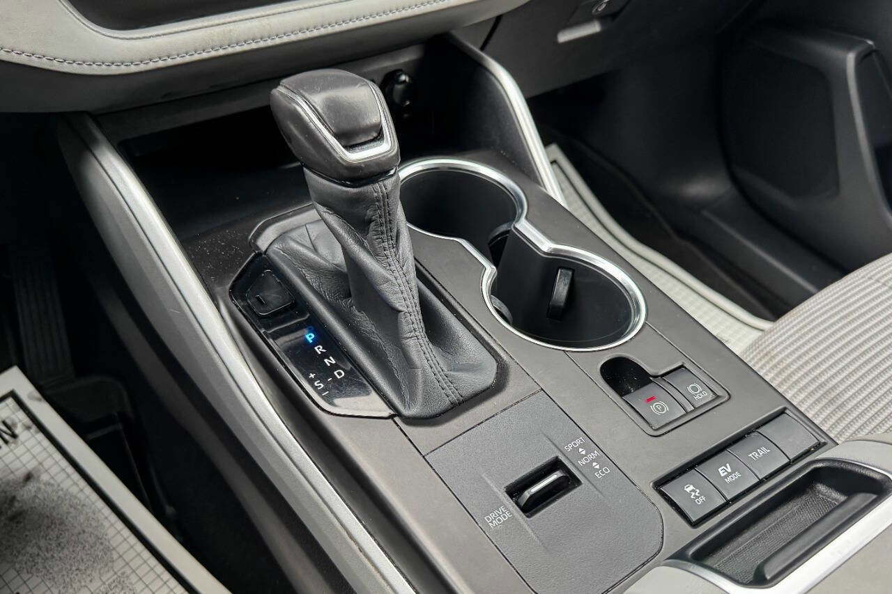 Used 2020 Toyota Highlander LE image 34