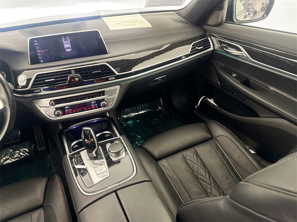 Used 2019 BMW 750i image 22