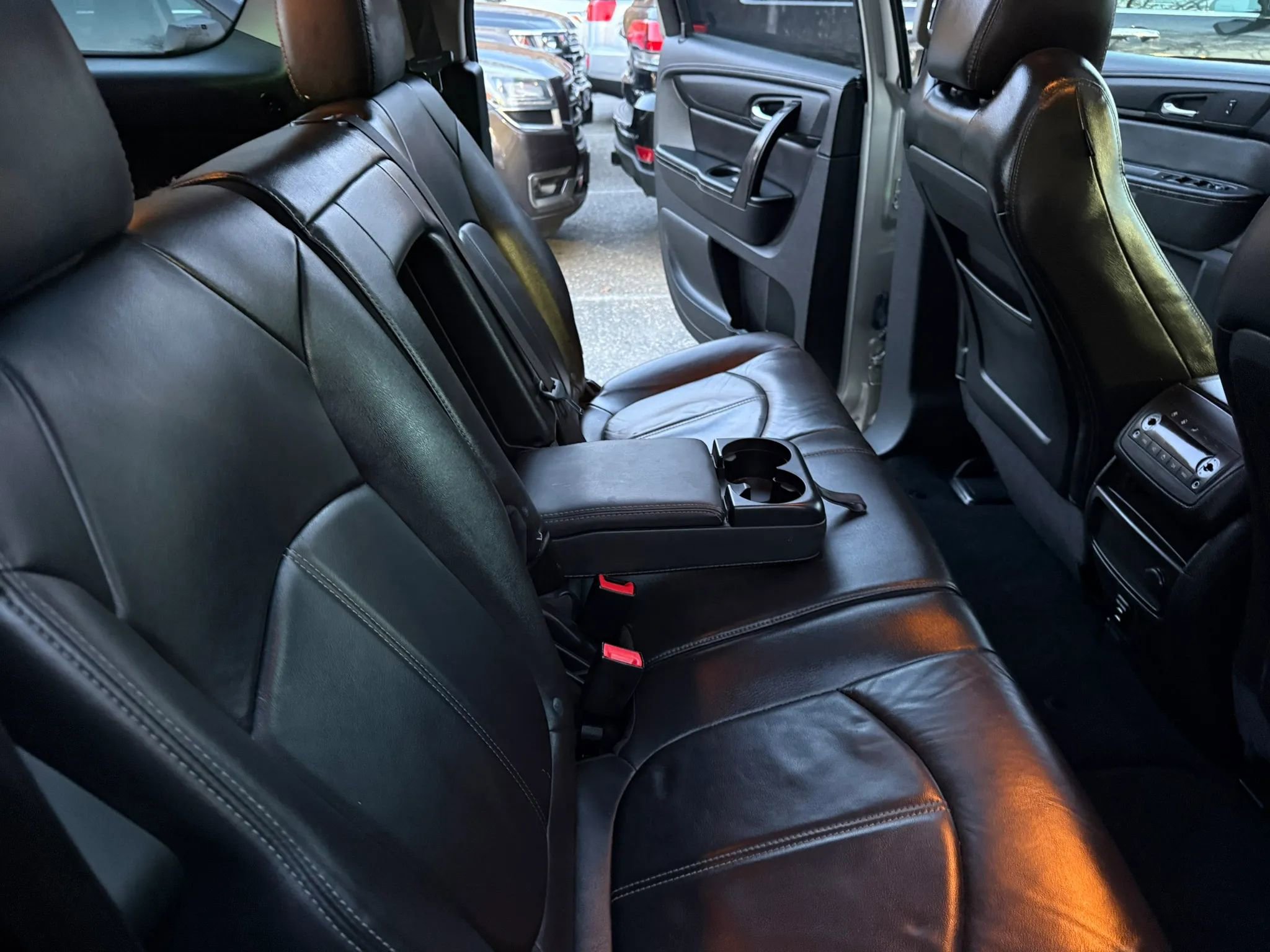 Used 2016 GMC Acadia SLT w/ Open Road Package FWD image 33