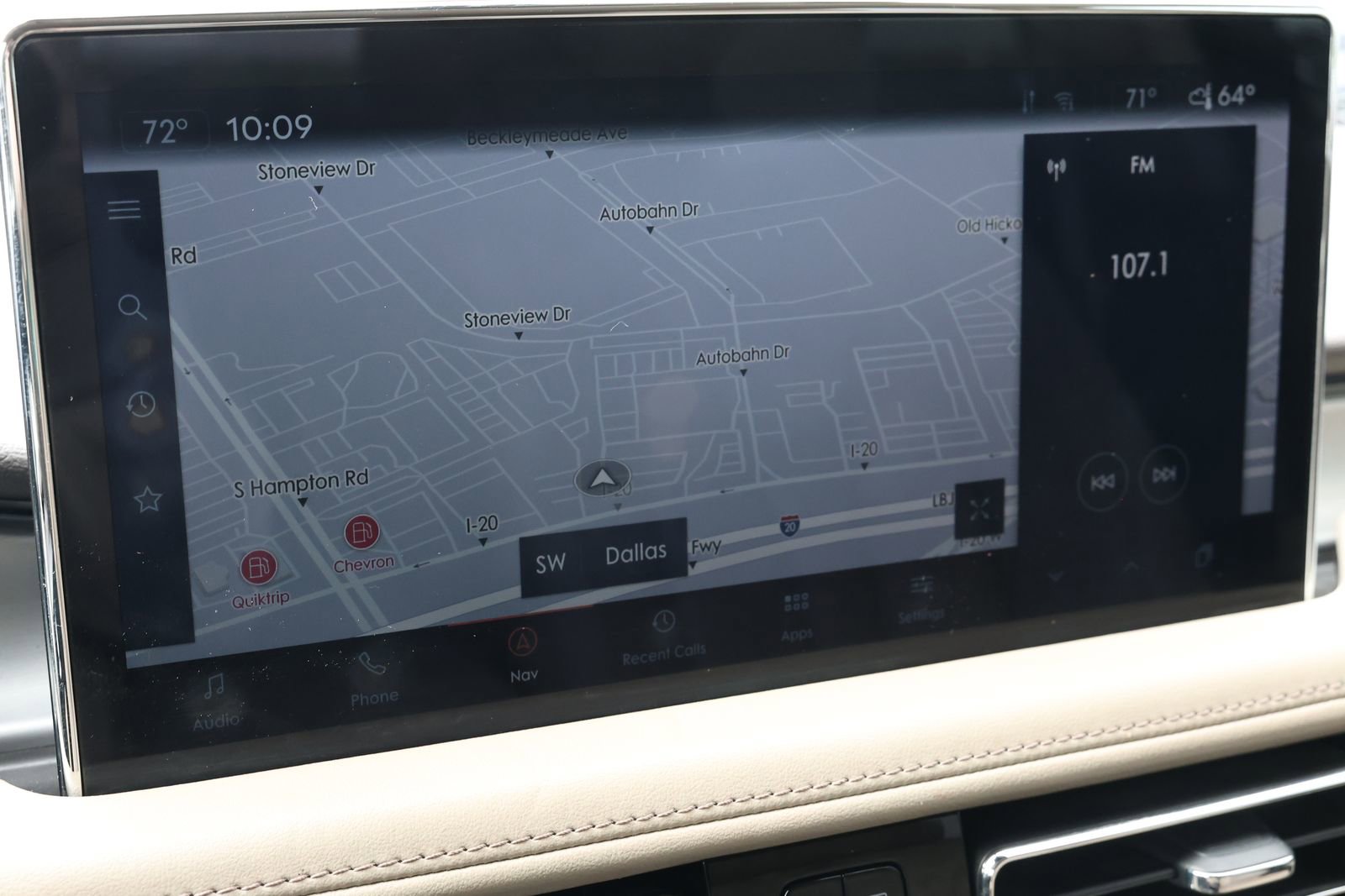 Used 2023 Lincoln Nautilus FWD w/ Premium Package image 3