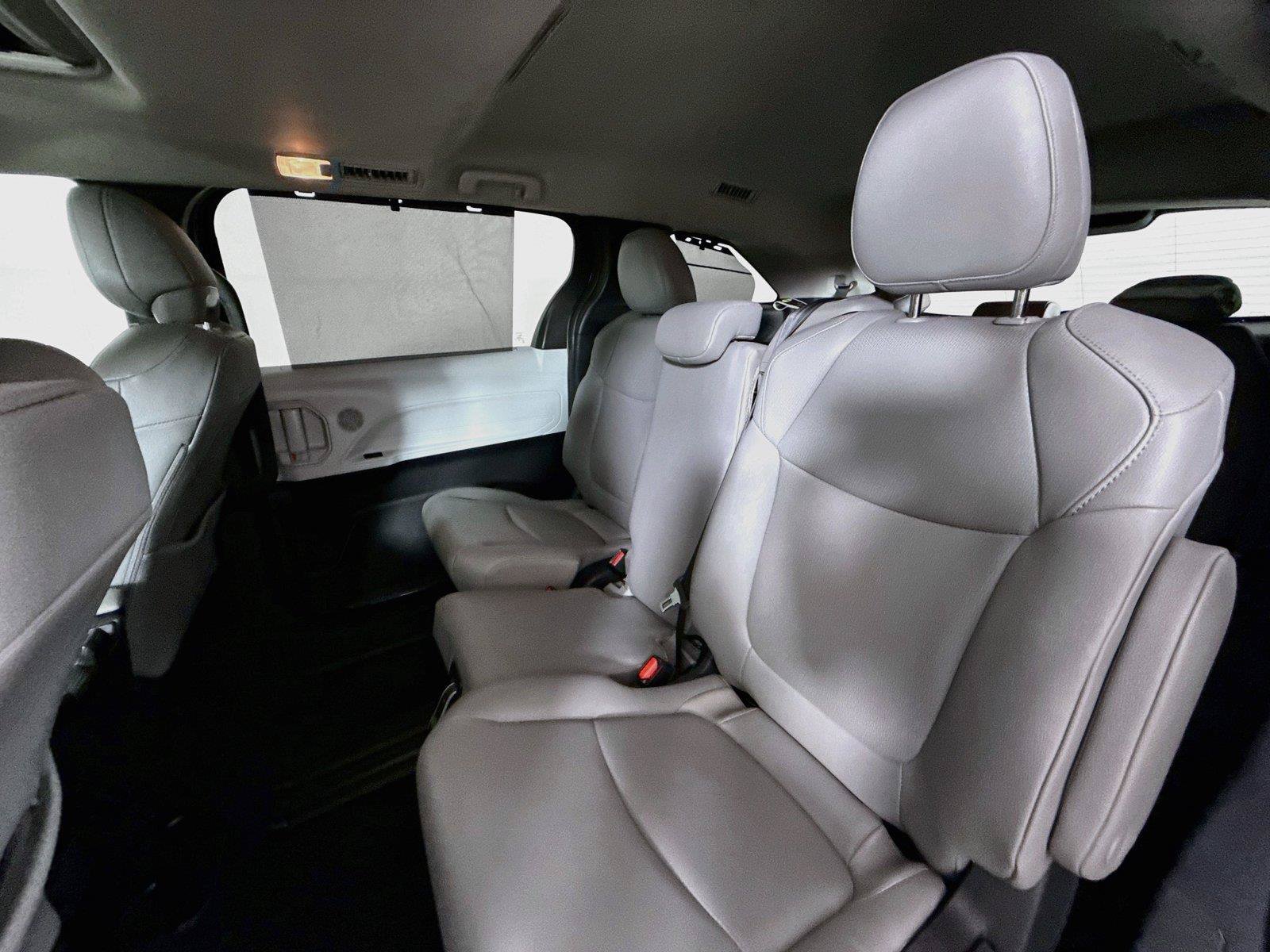 Certified 2026 Toyota Sienna XLE FWD image 31
