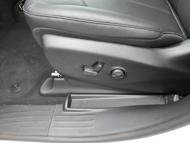 New 2026 Chrysler Pacifica Select AWD/4WD image 17