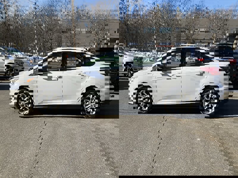 Used 2017 Ford Focus SE w/ Cold Weather Package image 8