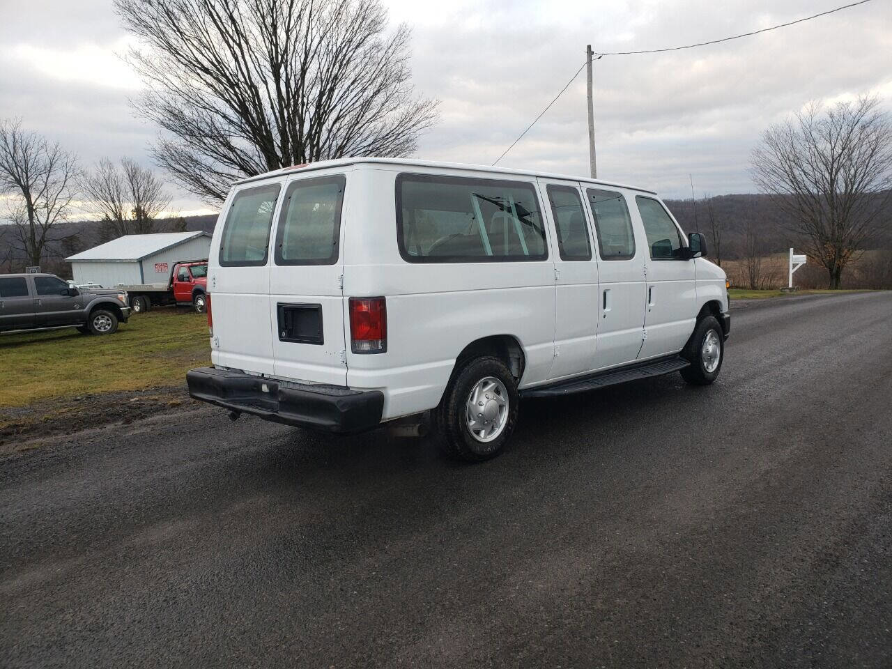 Used 2011 Ford E-150 and Econoline 150 Wagon w/ PWR Windows & Locks Group image 6