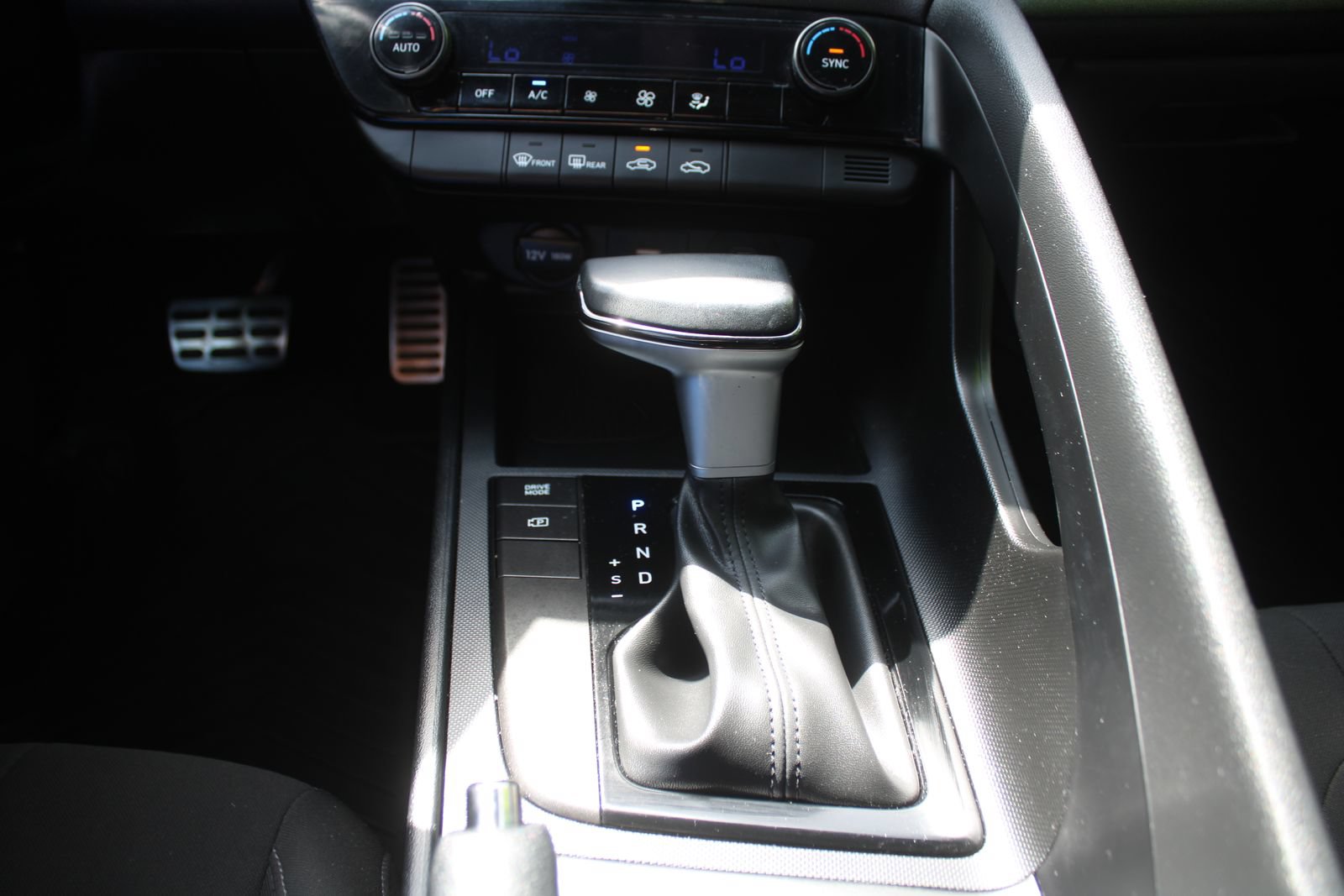 Used 2025 Hyundai Elantra Sport FWD image 33