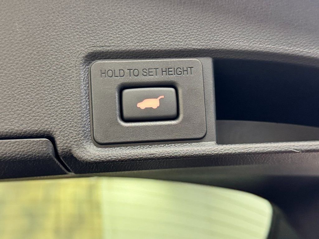Used 2025 Acura RDX SH-AWD image 35