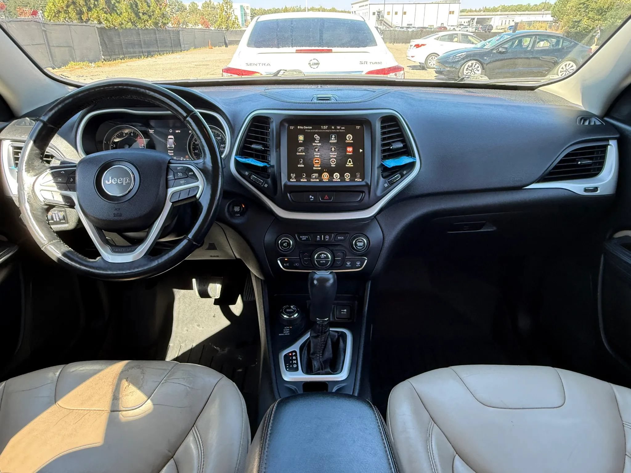 Used 2017 Jeep Cherokee Limited AWD/4WD image 3