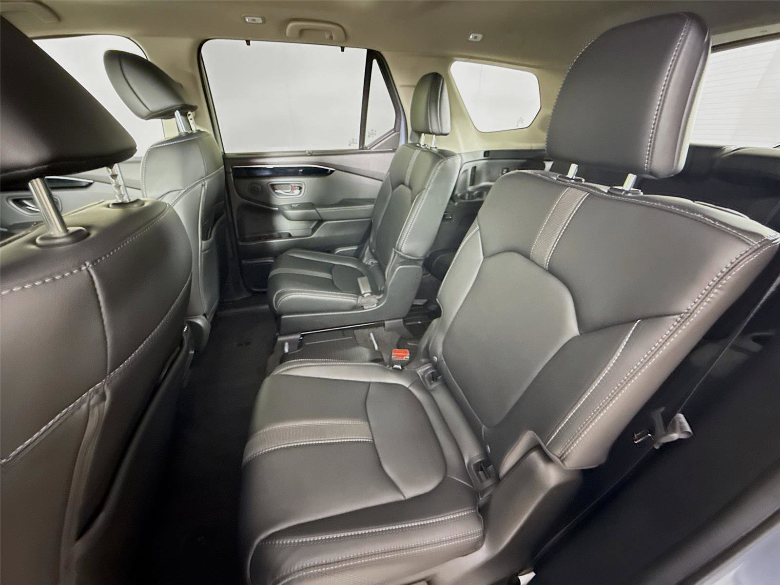 Used 2025 Honda Pilot Touring image 11