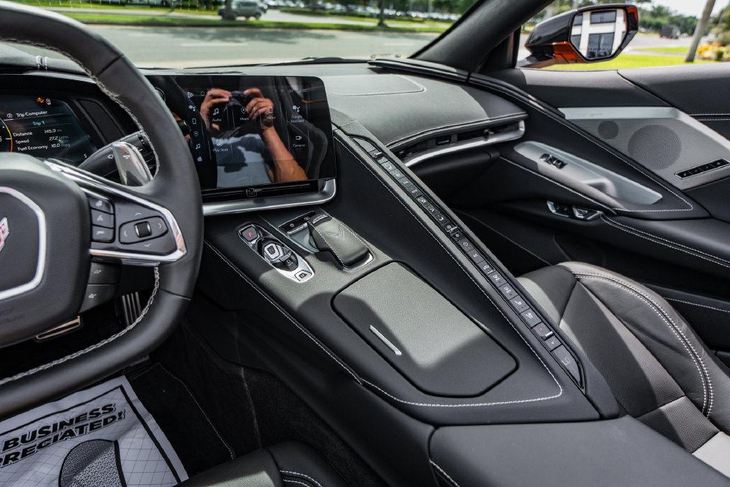 Used 2024 Chevrolet Corvette Stingray Preferred Conv w/ Battery Protection Package RWD image 27