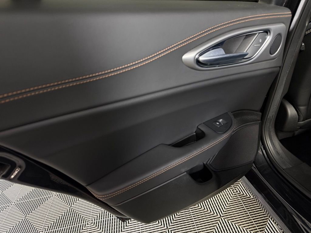 Used 2025 Alfa Romeo Giulia AWD image 28