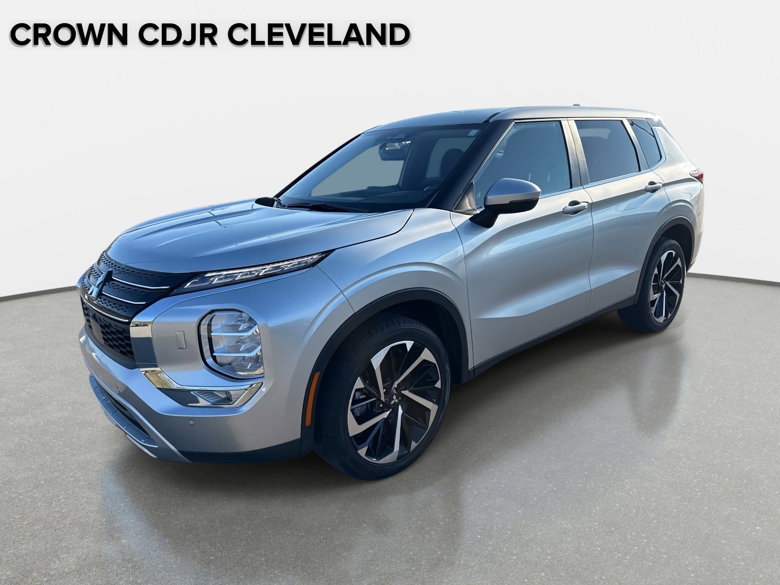 Used 2024 Mitsubishi Outlander SE image 9