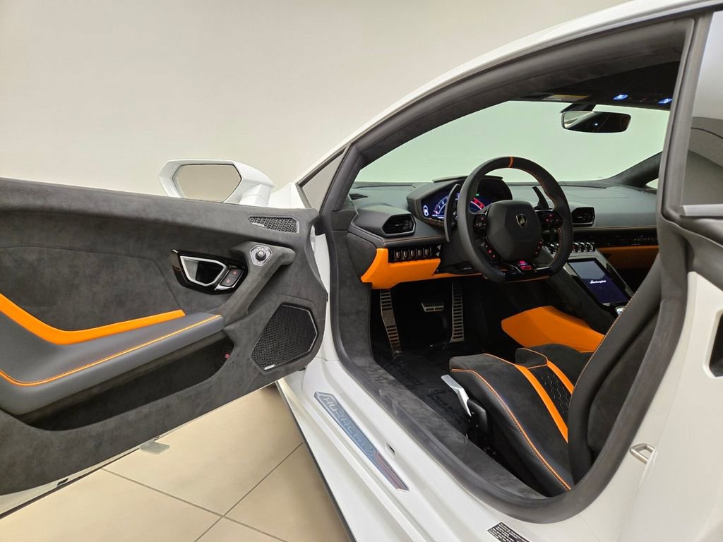 Used 2023 Lamborghini Huracan Tecnica image 16