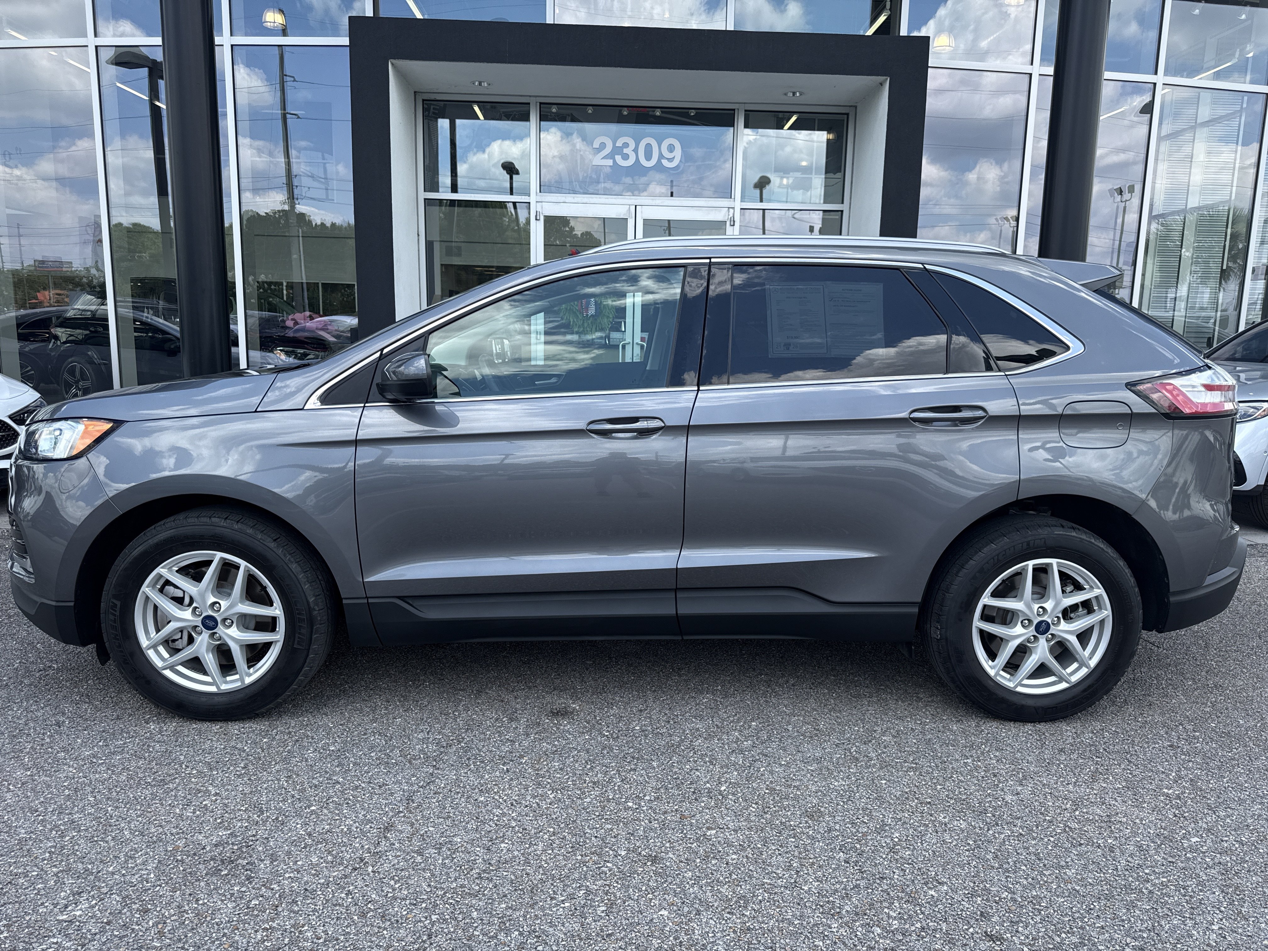 Used 2022 Ford Edge SEL w/ Convenience Package AWD/4WD image 3