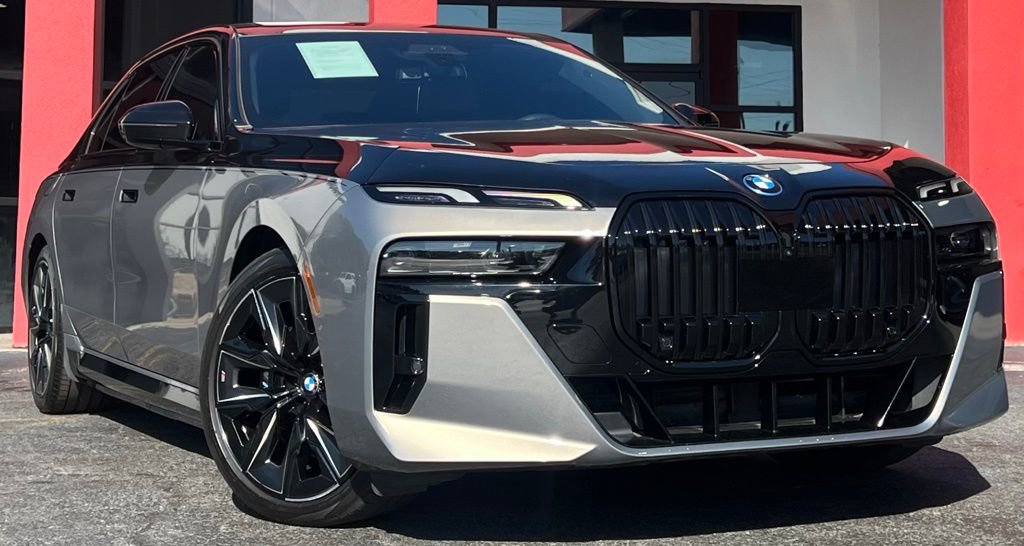 Used 2023 BMW i7 xDrive60 AWD/4WD image 11