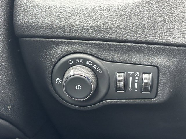 Used 2021 Jeep Compass Limited image 16