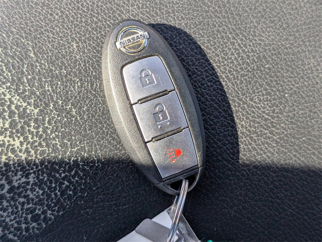 Used 2015 Nissan Pathfinder SV image 32