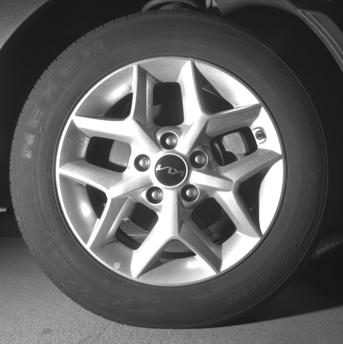 Used 2025 Kia Soul LX w/ LX Technology Package FWD image 13