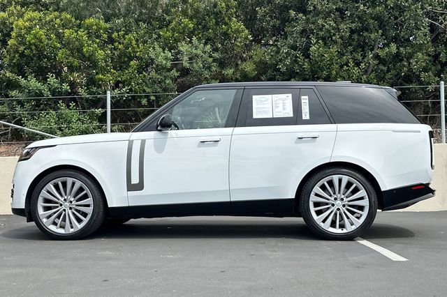 Used 2024 Land Rover Range Rover SE image 2